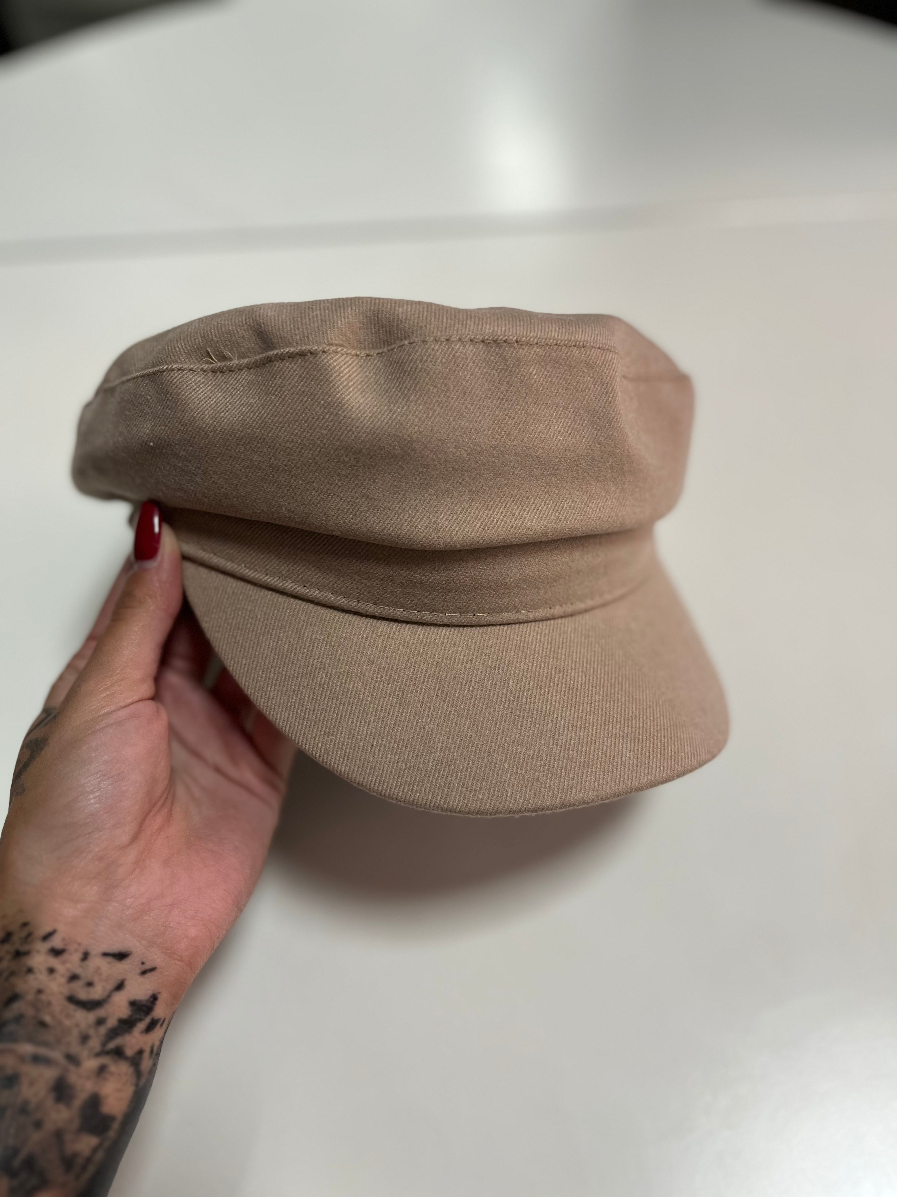 Gorra visera beige