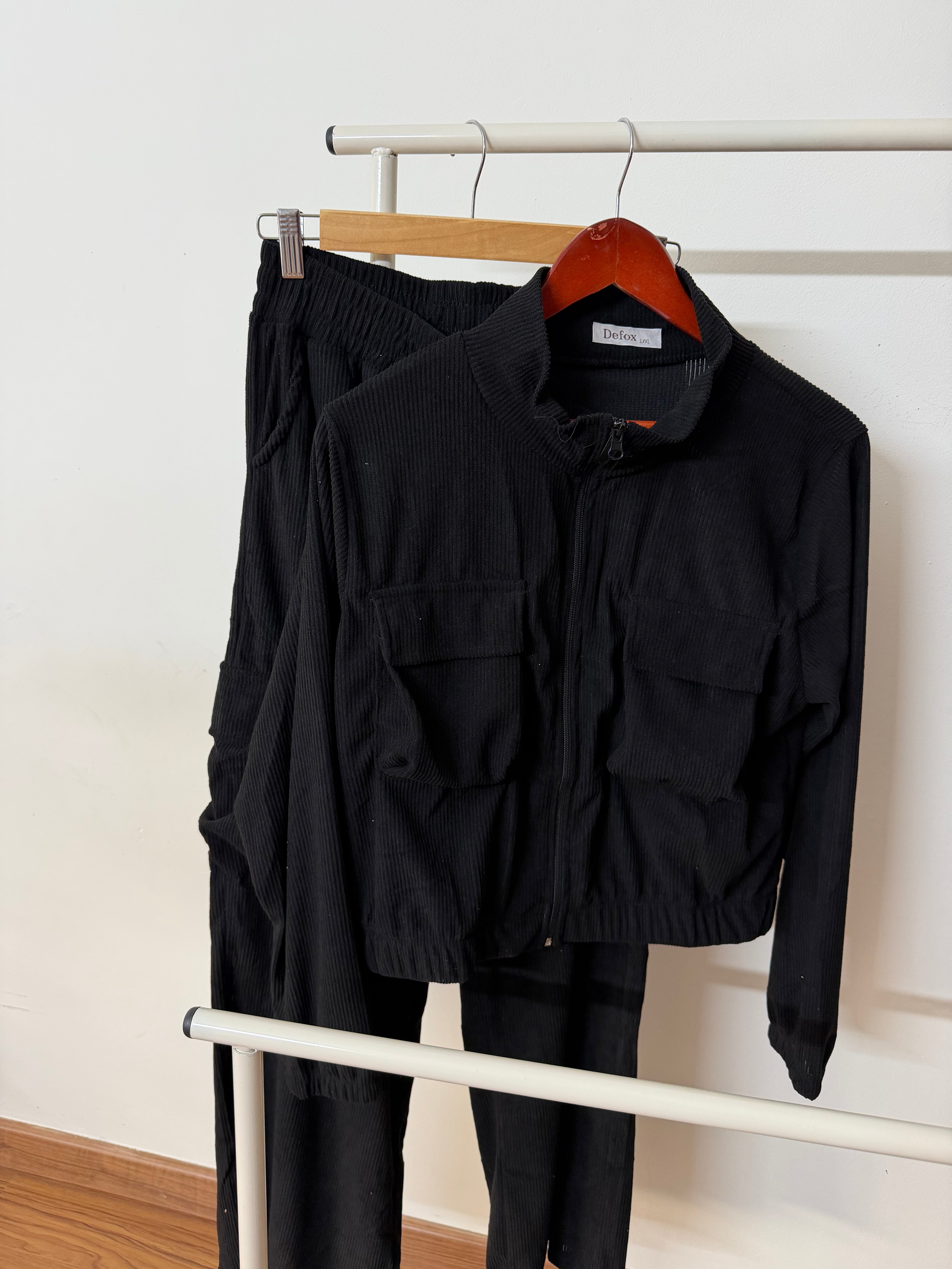 Conjunto cargo pana negro