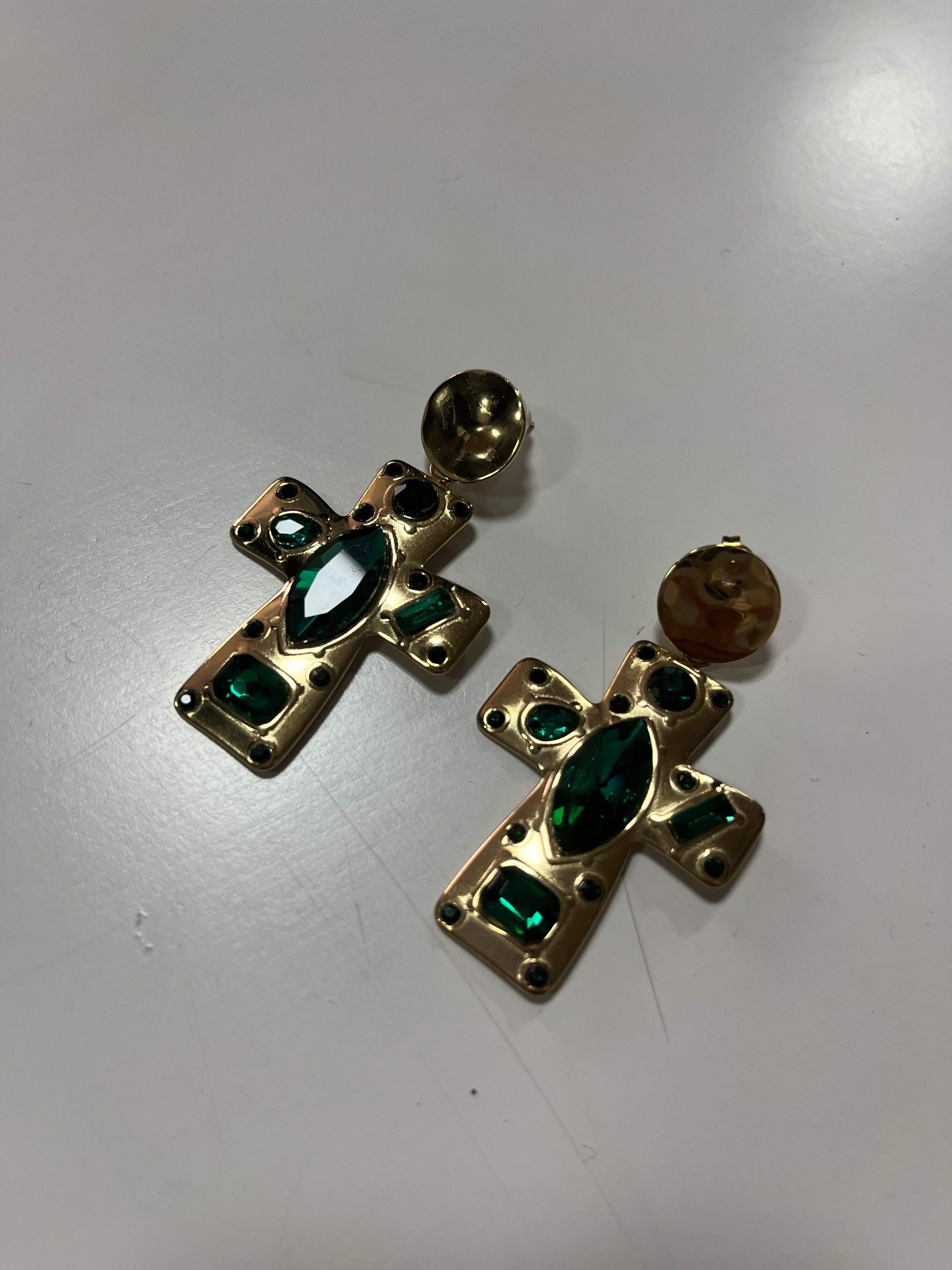 Pendientes cruces verdes